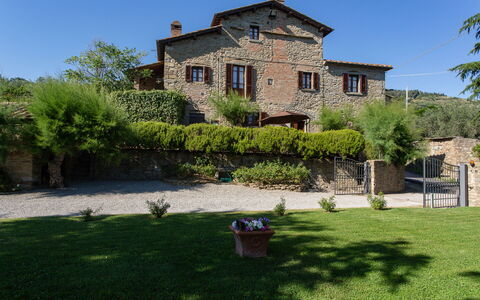 Villa i Cocciai: Proprietà, Casa, Costruzione, Estate, Erba, Casa, Albero, Immobiliare, Zona Residenziale, Villa