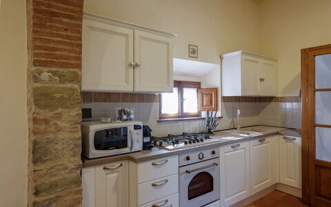 Villa i Cocciai: Camera, Proprietà, Cucina, Cabinetry, Mobilia, Controsoffitto, Costruzione, Casa, Pavimento, Apparecchio Major