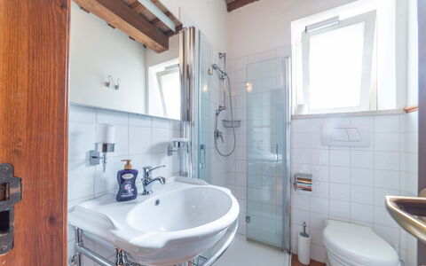 Ca Maggetti: Rubinetto, Specchio, Idraulico Fixture, Lavello, Proprietà, Lavandino Del Bagno, Viola, Bagno, Interior Design, Vasca Da Bagno