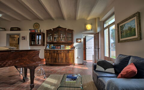 La Villa Di Ostra: Camera, Soggiorno, Proprietà, Mobilia, Casa, Costruzione, Interior Design, Casa, Tavolo, Architettura
