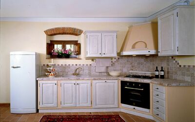 Giotto: Cabinetry, Controsoffitto, Camera, Cucina, Mobilia, Proprietà, Interior Design, Piastrella, Pavimento, Casa
