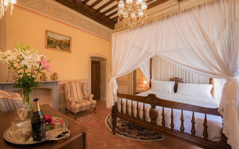 Villa Ivana - Cortona: Camera, Proprietà, Mobilia, Camera Da Letto, Interior Design, Suite, Costruzione, Letto, Soffitto, Tenda