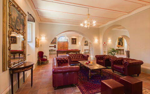 Villa Ivana - Cortona: Camera, Costruzione, Interior Design, Proprietà, Mobilia, Soffitto, Soggiorno, Immobiliare, Tavolo, Pavimento