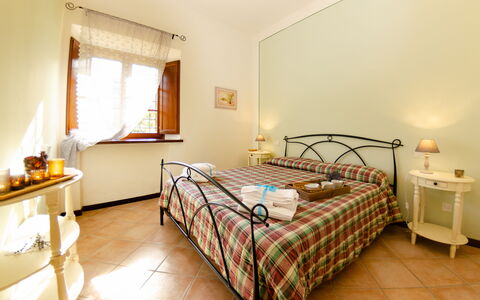 Casale 180: Camera Da Letto, Camera, Letto, Mobilia, Proprietà, Lenzuolo, Telaio Del Letto, Pavimento, Interior Design, Costruzione