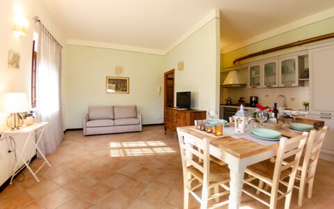 Casale 180: Proprietà, Camera, Mobilia, Costruzione, Pavimento, Interior Design, Casa, Immobiliare, Tavolo, Soggiorno