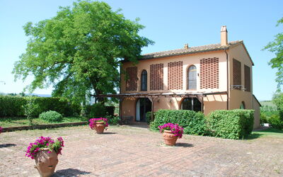 agriturismo-cabbiavoli-chianti-multiproprieta-fienile-arancione-susino-esterno