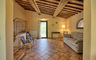 Glicini 2: Proprietà, Legna, Interior Design, Pavimento, Pavimentazione, Finestra, Parete, Latifoglie, Soggiorno, Immobiliare