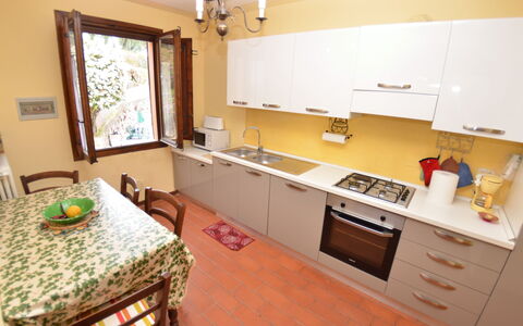 Agli Olivi: Camera, Proprietà, Controsoffitto, Mobilia, Cucina, Costruzione, Interior Design, Pavimento, Cabinetry, Casa