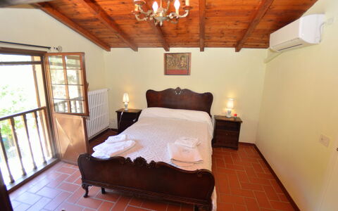 Agli Olivi: Camera Da Letto, Camera, Mobilia, Letto, Proprietà, Soffitto, Lenzuolo, Telaio Del Letto, Costruzione, Interior Design