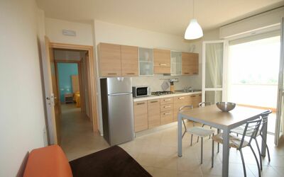 Trilo B (5Pax): Proprietà, Camera, Mobilia, Costruzione, Cucina, Pavimento, Interior Design, Casa, Immobiliare, Cabinetry