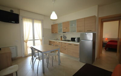 Trilo C (6Pax): Camera, Proprietà, Mobilia, Costruzione, Cucina, Casa, Pavimento, Interior Design, Cabinetry, Immobiliare