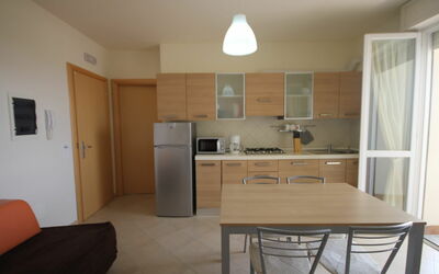 Bilo C (2Pax): Camera, Proprietà, Mobilia, Costruzione, Pavimento, Interior Design, Cucina, Casa, Cabinetry, Immobiliare