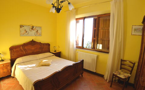 Aurora: Mobilia, Letto, Camera Da Letto, Camera, Lenzuolo, Proprietà, Telaio Del Letto, Pavimento, Interior Design, Materasso