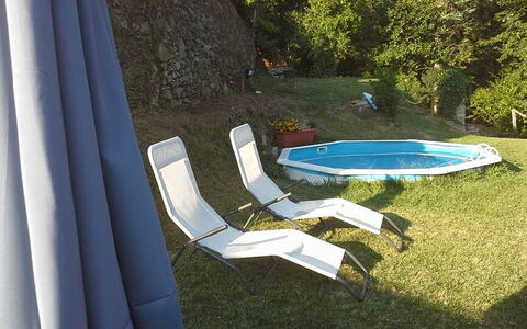 Emilia: Pianta, Acqua, Mobili Da Esterno, Shade, Piscina, Erba, Tempo Libero, Albero, Rettangolo, Paesaggio