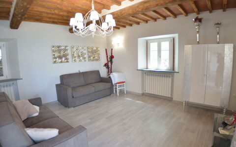 Villa Orchidea: Proprietà, Camera, Pavimento, Costruzione, Soffitto, Interior Design, Soggiorno, Casa, Mobilia, Pavimento In Legno