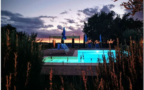 Villetta Di Cortona: Nube, Cielo, Acqua, Piscina, Albero, Pianta, Rettangolo, Mattina, Tempo Libero, Paesaggio Naturale