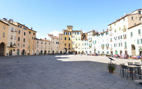 San Michele: La Piazza Cittadina, Città, Cittadina, Spazio Pubblico, Plaza, Insediamento Umano, Costruzione, Quartiere, Uso Misto, Cielo
