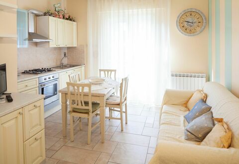 Evelyn Apartment - Diano Marina: Proprietà, Camera, Mobilia, Interior Design, Costruzione, Pavimento, Parete, Soggiorno, Casa, Immobiliare