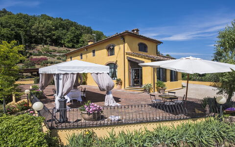 Villa Solaria: Proprietà, Casa, Casa, Costruzione, Immobiliare, Architettura, Estate, Cielo, Villa, Villetta