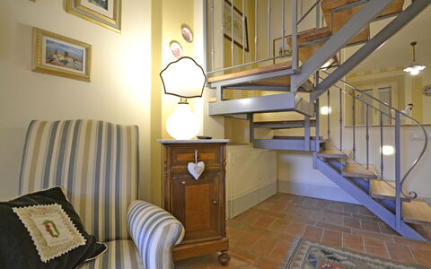 Appartamento Maccari: Camera, Corrimano, Le Scale, Proprietà, Costruzione, Mobilia, Pavimento, Interior Design, Colonna, Immobiliare