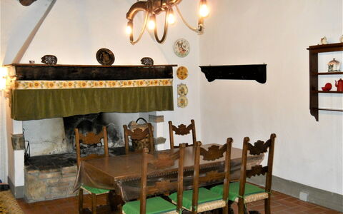 Agriturismo Girasole: Camera, Proprietà, Sala Da Pranzo, Mobilia, Interior Design, Costruzione, Tavolo, Casa, Soffitto, Pavimento