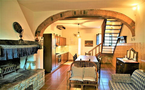 Agriturismo Girasole: Camera, Proprietà, Costruzione, Interior Design, Mobilia, Soffitto, Casa, Immobiliare, Architettura, Arco