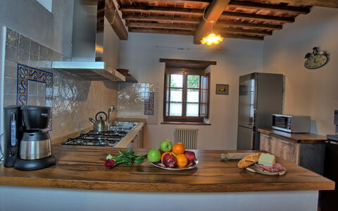 Sole Nel Prato: Controsoffitto, Camera, Proprietà, Soffitto, Interior Design, Mobilia, Costruzione, Cucina, Latifoglie, Casa