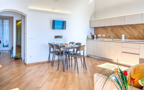 Il Balcone Sul Prino - Imperia: Camera, Proprietà, Mobilia, Pavimento, Costruzione, Interior Design, Pavimento In Legno, Casa, Cucina, Immobiliare
