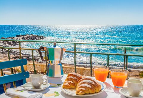 Il Balcone Sul Prino - Imperia: Cibo, Tavola, Tavolo, Cielo, Acqua, Proprietà, Mobilia, Blu, Azzurro, Piatto