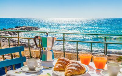 Il Balcone Sul Prino - Imperia: Cibo, Tavola, Tavolo, Cielo, Acqua, Proprietà, Mobilia, Blu, Azzurro, Piatto