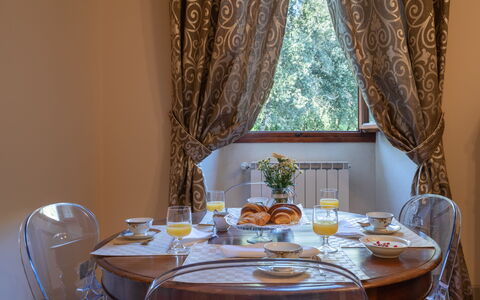 Il Marchese Di Ronta: Camera, Sala Da Pranzo, Proprietà, Ristorante, Giallo, Interior Design, Tavolo, Mobilia, Tenda, Pasto