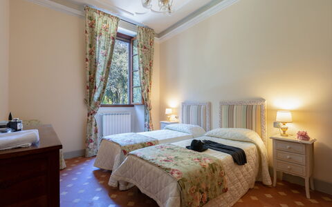 Il Marchese Di Ronta: Camera Da Letto, Letto, Camera, Mobilia, Proprietà, Lenzuolo, Interior Design, Telaio Del Letto, Pavimento, Parete