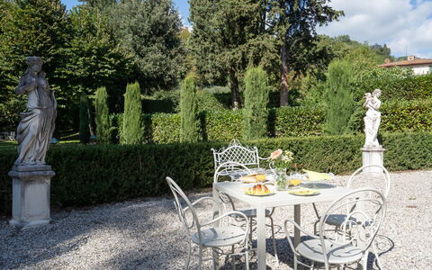 Il Marchese Di Ronta: Proprietà, Giardino, Albero, Botanica, Estate, Cortile, Casa, Tavolo, Immobiliare, Erba