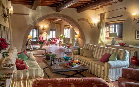 Borgo Gerlino: Camera, Proprietà, Costruzione, Interior Design, Mobilia, Soggiorno, Immobiliare, Estate, Casa, Tavolo