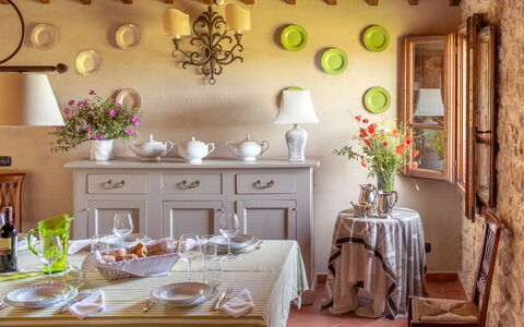 Borgo Gerlino: Camera, Sala Da Pranzo, Interior Design, Mobilia, Proprietà, Tavolo, Costruzione, Ristorante, Casa, Casa