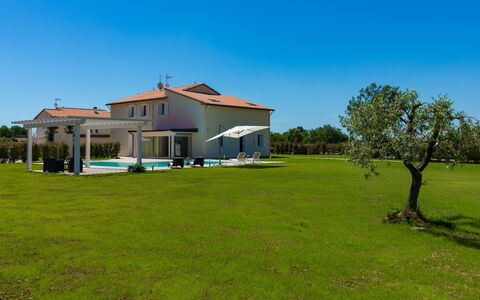 Villa Le Terme: Proprietà, Casa, Casa, Lotto, Immobiliare, Costruzione, Estate, Erba, Zona Residenziale, Architettura