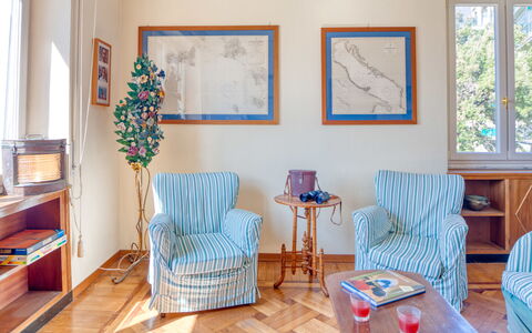 Apartment Mare Bello - Levanto: Camera, Blu, Mobilia, Proprietà, Interior Design, Turchese, Aqua, Pavimento, Soggiorno, Casa
