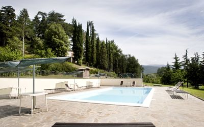 Villa Della Nave: Piscina, Proprietà, Albero, Materiale Composito, Piastrella, Calcestruzzo, Rettangolo, Giardino, Villa, Cortile