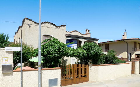 Lia: Cielo, Pianta, Costruzione, Finestra, Azzurro, Casa, Shade, Lotto, Urban Design, Zona Residenziale