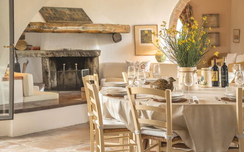 Camporempoli: Mobilia, Interior Design, Tavolo, Sedia, Illuminazione, Cucina & Sala Da Pranzo Tavolo, Tavola, Pavimentazione, Camera, Sala Da Pranzo