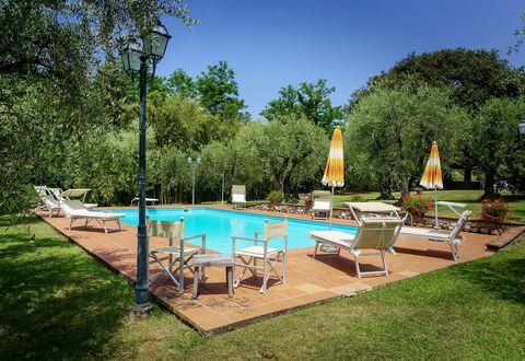 Casa Tonio: Piscina, Proprietà, Backyard, Immobiliare, Casa, Tempo Libero, Estate, Erba, Casa, Albero
