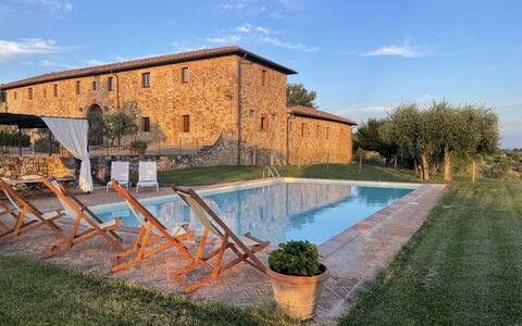 La Corte Di Campalli: Nube, Cielo, Pianta, Acqua, Proprietà, Costruzione, Paesaggio Naturale, Lotto, Finestra, Piscina