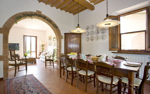La Fonte: Camera, Proprietà, Costruzione, Interior Design, Mobilia, Sala Da Pranzo, Soffitto, Casa, Tavolo, Immobiliare