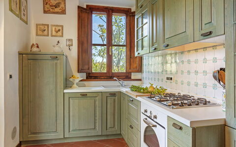 La Fonte: Legna, Interior Design, Cucina, Cabinetry, Casa, Pavimentazione, Mobilia, Soffitto, Camera, Credenza