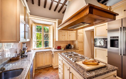 Villa Igea 13: Proprietà, Mobilia, Tavolo, Cabinetry, Controsoffitto, Legna, Cucina, Interior Design, Architettura, Cibo