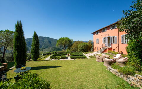 Villa Igea 13: Pianta, Cielo, Proprietà, Costruzione, Albero, Paesaggio Naturale, Finestra, Lotto, Casa, Arbusto