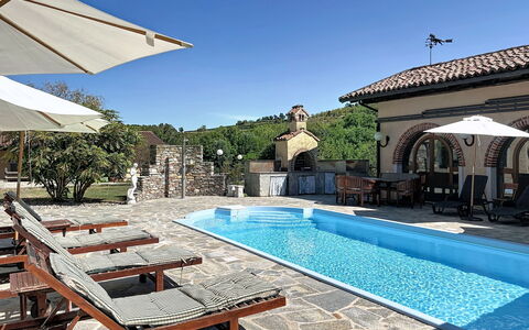 Cascinotta: Piscina, Mobili Da Esterno, Mobilia, Ricorrere, Flagstone, Eco Hotel, Shade, Sedia, Tempo Libero, Estate