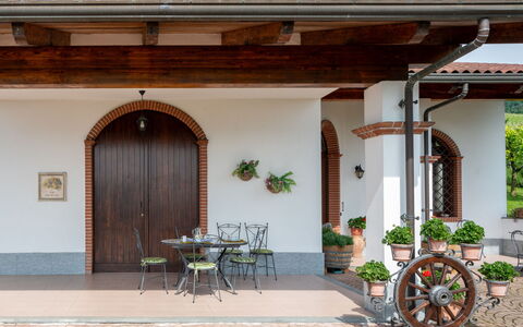 Collina San Ponzio: Pianta, Proprietà, Mobilia, Costruzione, Vaso Di Fiori, Shade, Legna, Interior Design, Porta, Sedia