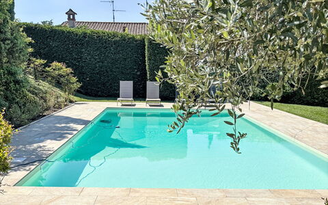 Ca' Del Vento: Piscina, Blu, Ricorrere, Materiale Composito, Shade, Mobili Da Esterno, Piastrella, Eco Hotel, Flagstone, Backyard