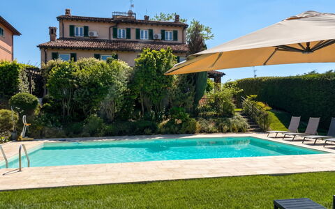 Ca' Del Vento: Piscina, Zona Residenziale, Ricorrere, Mobili Da Esterno, Casa, Giardino, Lettino, Estate, Hacienda, Landscaping